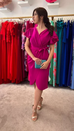 Vestido de fiesta corto cruzado con volantes