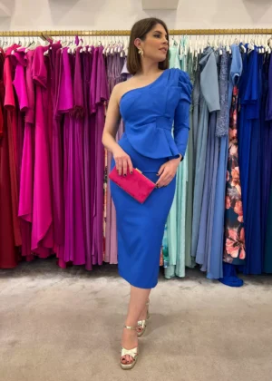 Vestido de fiesta corto asimétrico con volante