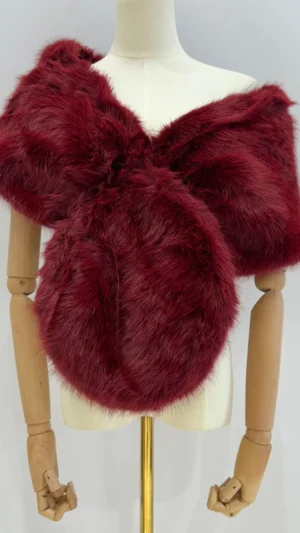 Estola de pelo granate