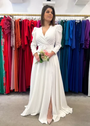 Vestido de novia con falda capa