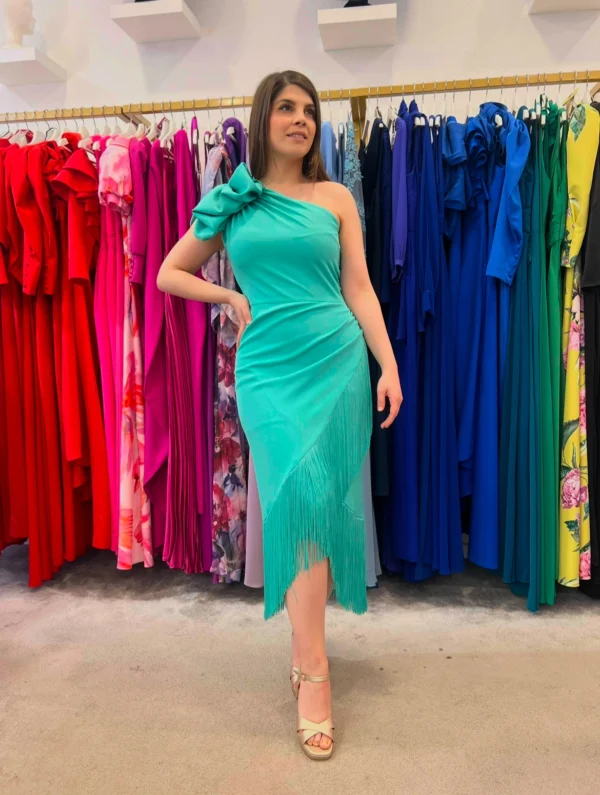Vestido de fiesta midi con flecos asimétrico