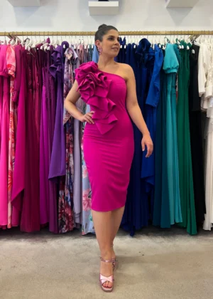 Vestido de fiesta corto asimétrico con volantes