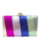 Bolso clutch de fiesta con rayas diagonales