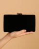 Bolso clutch fiesta de antelina rectangular negro