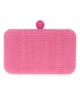 Bolso clutch de rafia fucsia con cierre de bola