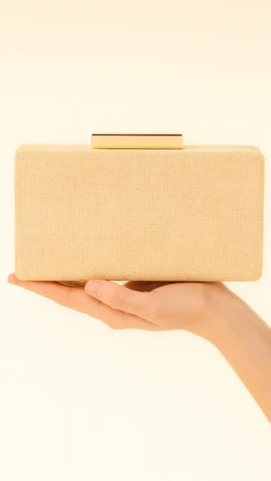 Bolso clutch de rafia rectangular beige