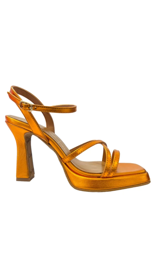 Sandalias de tacón medio con plataforma cuadrada naranja