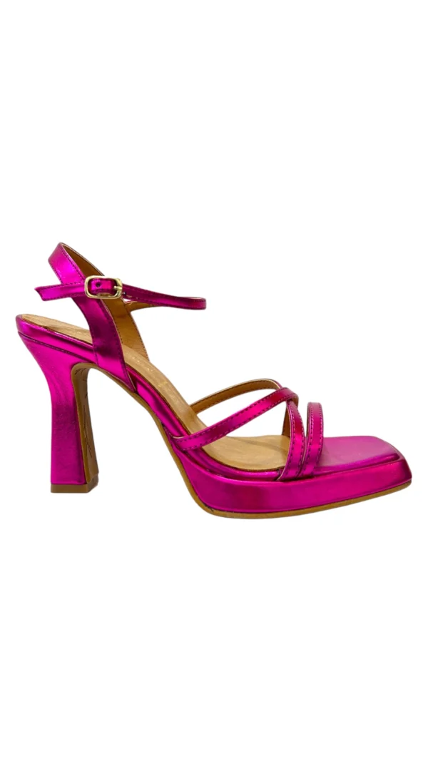 Sandalias de tacón medio con plataforma cuadrada fucsia