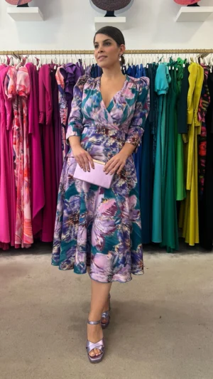 Vestido de fiesta corto con falda capa estampado