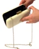 Bolso clutch de antelina vainilla Bolso clutch de antelina vainilla