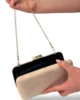 Bolso clutch de antelina nude Bolso clutch de antelina nude