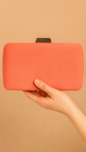 Bolso clutch de antelina coral