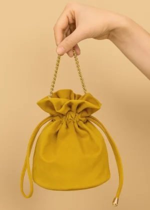 Bolso bombonera de antelina mostaza