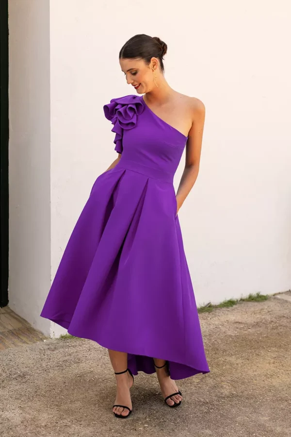 Vestido de fiesta midi asimétrico con tablas morado