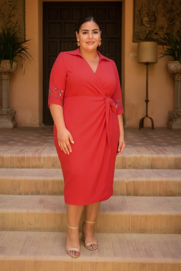 Vestido de fiesta camisero con puño bordado rojo