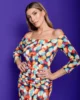 Vestido midi con hombros al aire estampado