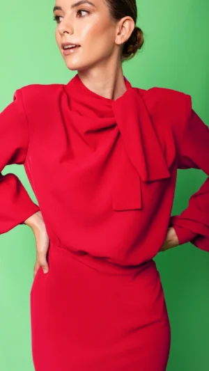 Vestido de fiesta midi con lazada al cuello rojo