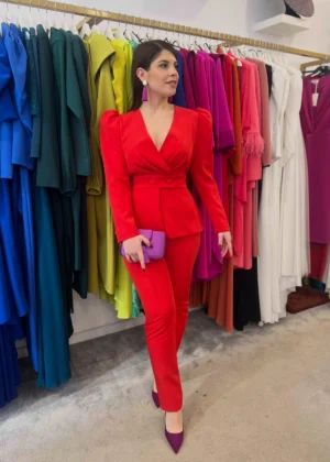 Traje mujer con americana y pantalón pitillo rojo