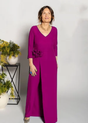 Conjunto de pantalón ancho y casaca larga con flor