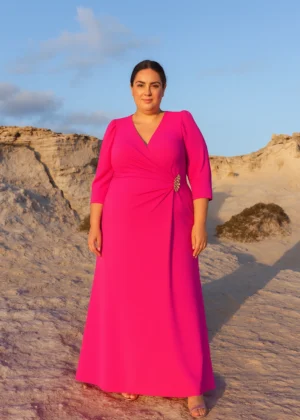 Vestido de fiesta largo drapeado con evassé fucsia