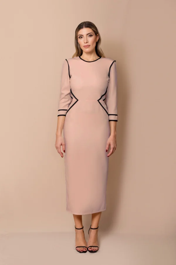Vestido de fiesta midi recto con vivos negros nude
