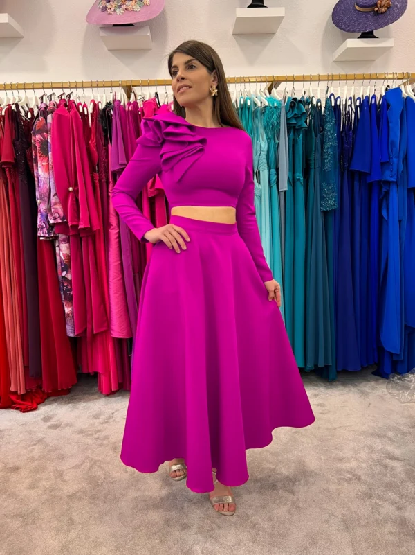 Conjunto buganvilla de dos piezas con volante y falda midi