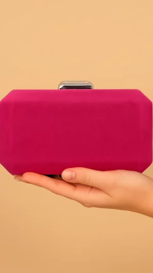 Bolso clutch de antelina fucsia con plata