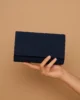 Bolso sobre de antelina rectangular azul marino