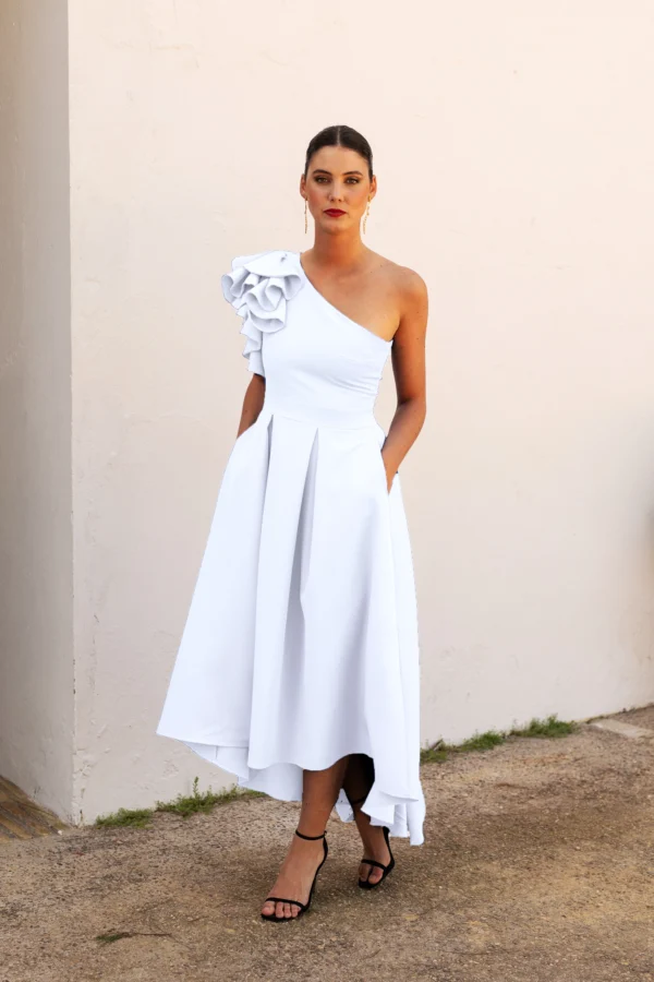 Vestido midi asimétrico con tablas blanco