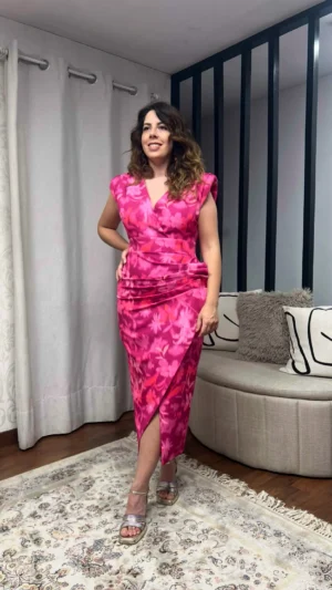Vestido midi drapeado sin mangas estampado fucsia