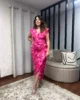 Vestido midi drapeado sin mangas estampado fucsia