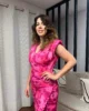 Vestido midi drapeado sin mangas estampado fucsia