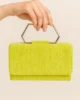 Bolso cuadrado lima con asa geométrica