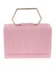Bolso cuadrado rosa con asa geométrica