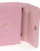 Bolso cuadrado rosa con asa geométrica