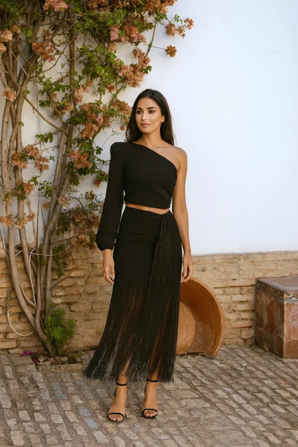 Vestido negro con flecos largos