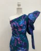 Vestido asimétrico estampado con maxi volante