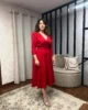 Vestido midi de vuelo con manga francesa rojo