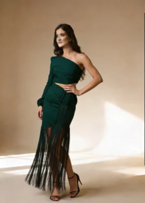 Vestido midi verde oscuro con flecos largos