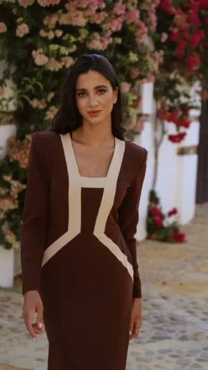 Vestido de fiesta midi marrón con beige
