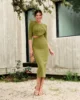 Conjunto top y falda recta con detalle de cala