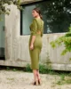 Conjunto top y falda recta con detalle de cala