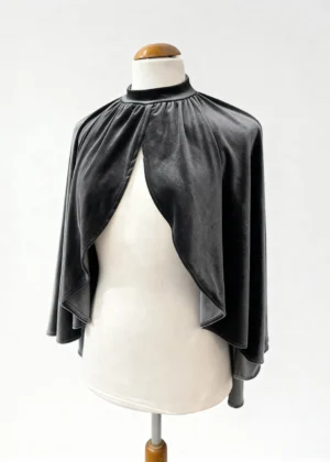 Capa de terciopelo corta gris