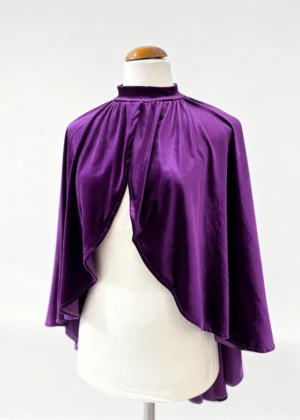 Capa de terciopelo corta morada