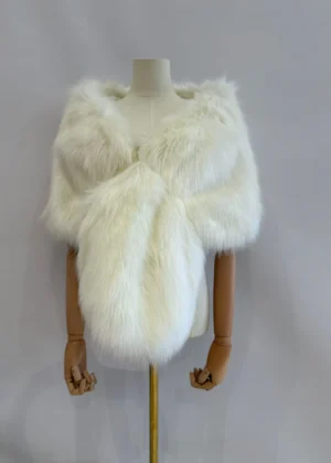 Estola de pelo grande blanca