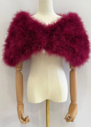 Capa de plumas granate