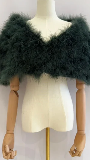 Ylma modas vestidos de fiesta, novia y comunión Capa de plumas verde seco