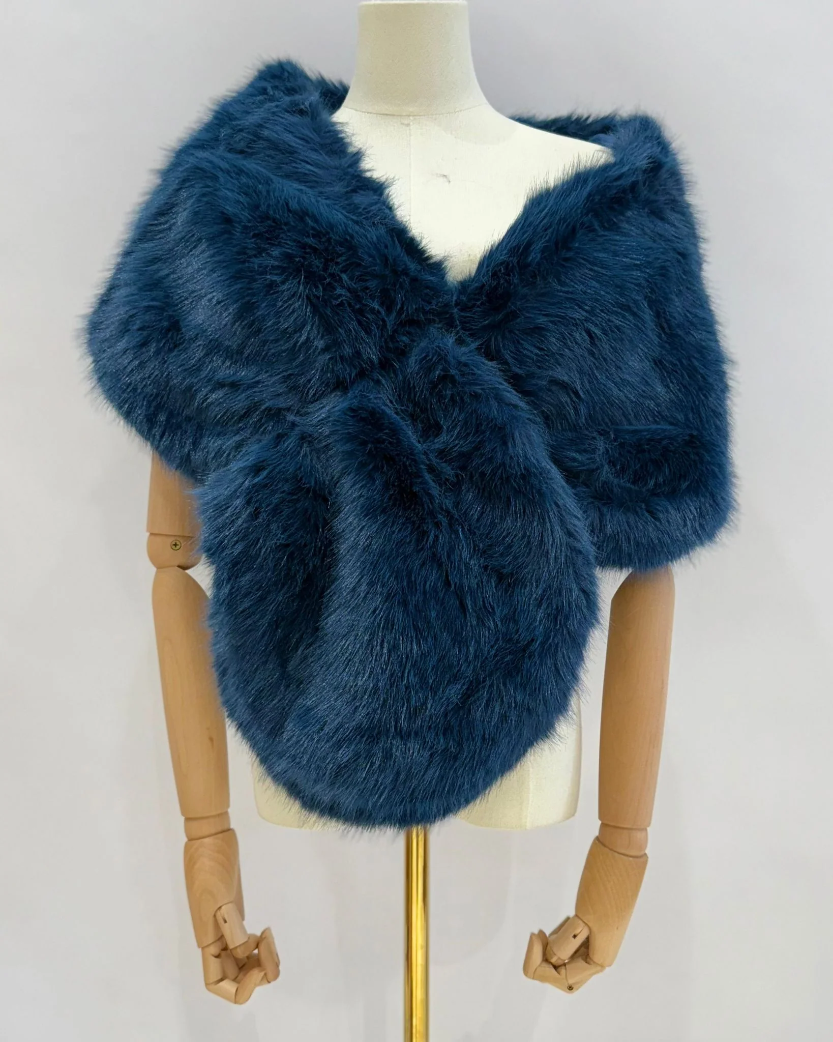 YLMA_XY236_AZULPETROLEO Estola de pelo azul petróleo