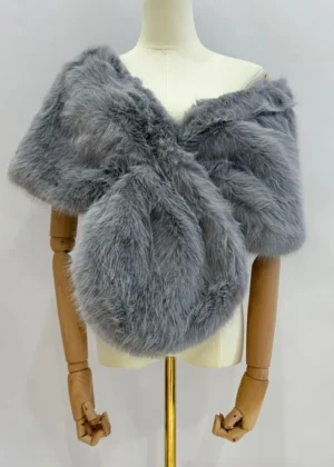 Estola de pelo gris