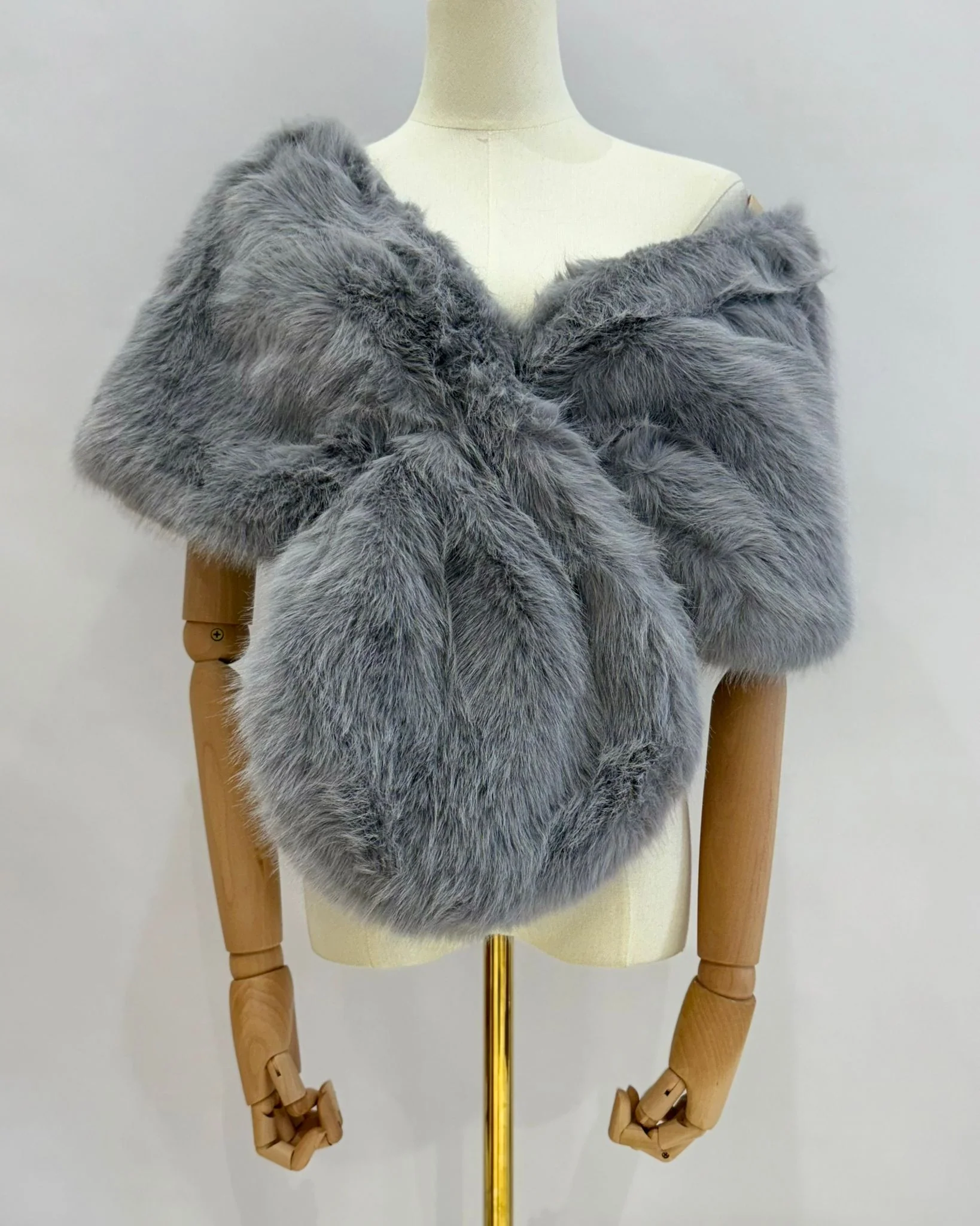 YLMA_XY236_GRIS Estola de pelo gris